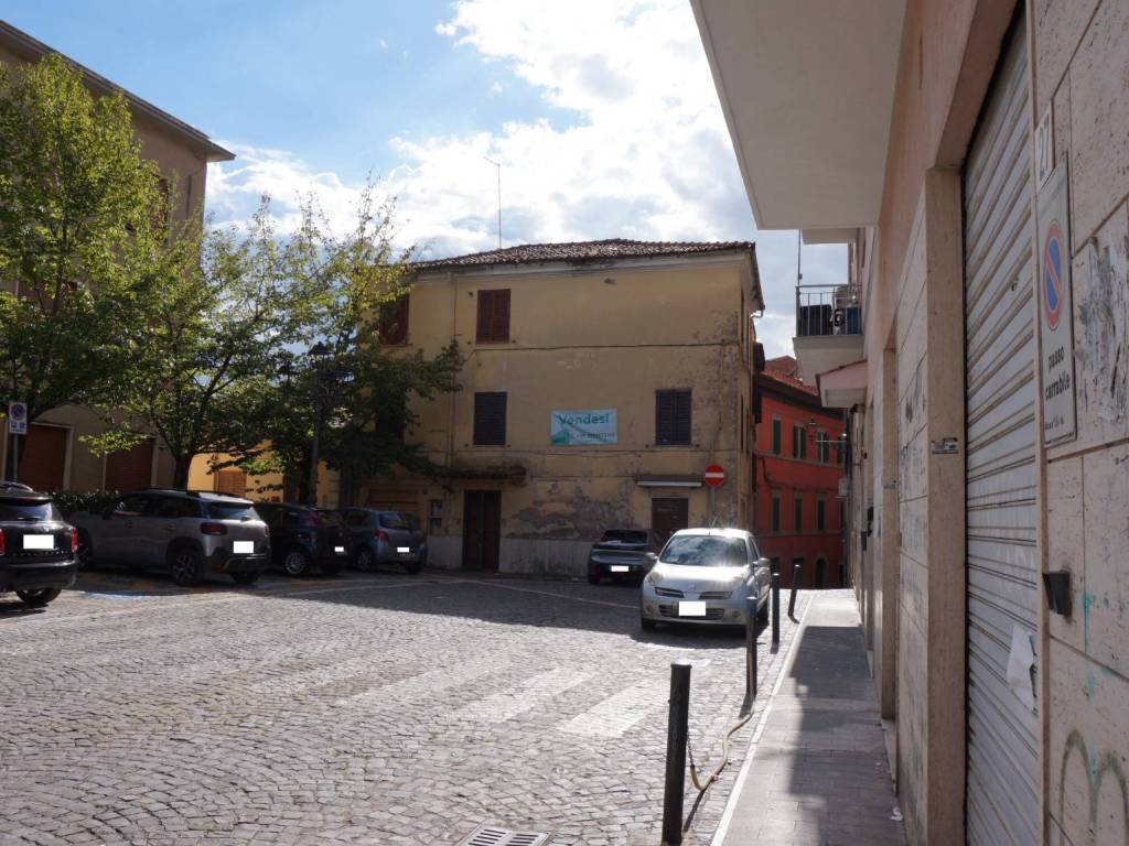 Casa indipendente a Frosinone in Piazza Emilio Diamanti, 25 - Foto 2