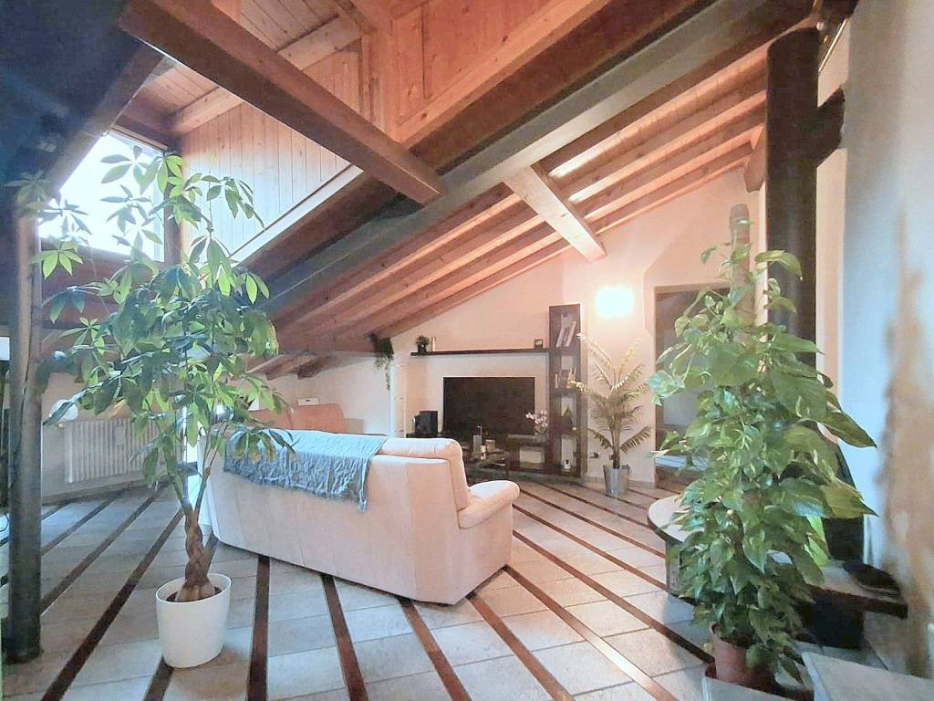 Appartamento a Como in Via Prestino, 27 - Foto 2