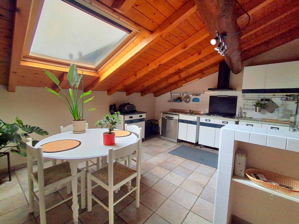 Appartamento a Como in Via Prestino, 27 - Foto 5