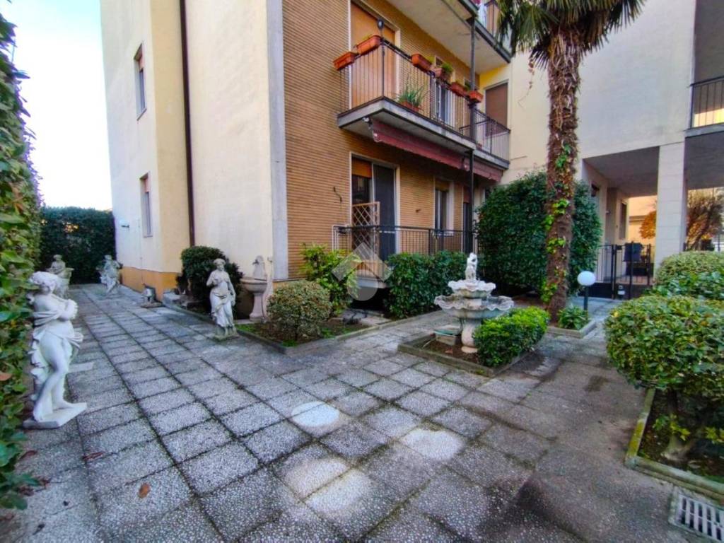 Appartamento a Trecate in Via Cesare Battisti, 9 - Foto 2