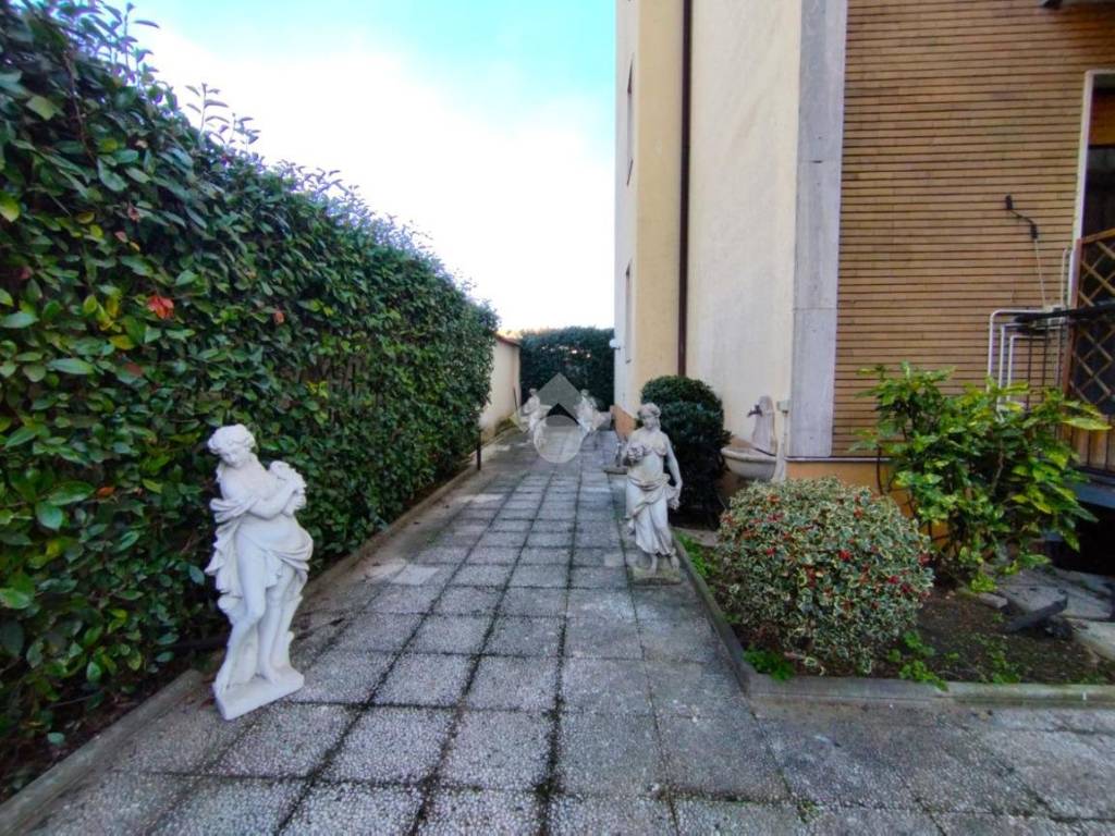 Appartamento a Trecate in Via Cesare Battisti, 9 - Foto 4