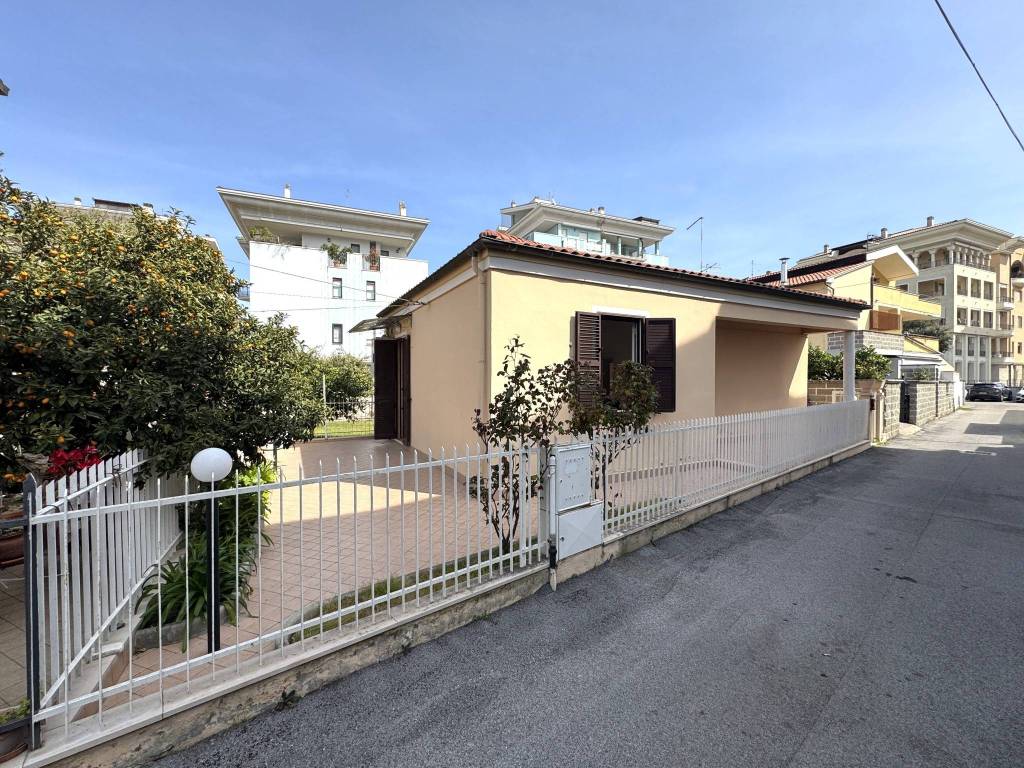 Casa indipendente a Pescara in Via Acquacorrente, 33 - Foto 2