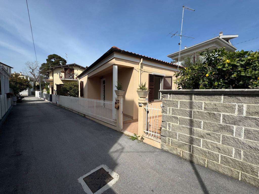 Casa indipendente a Pescara in Via Acquacorrente, 33 - Foto 3