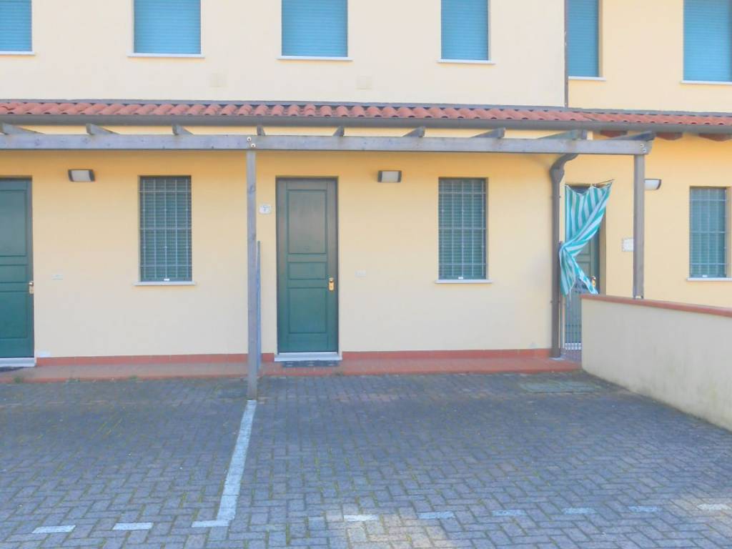 Villetta a schiera a Comacchio in Viale Germania, 37 - Foto 2