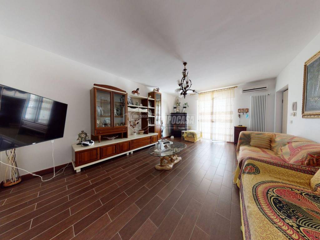 Villa a Turi in Via Cristoforo Colombo - Foto 2