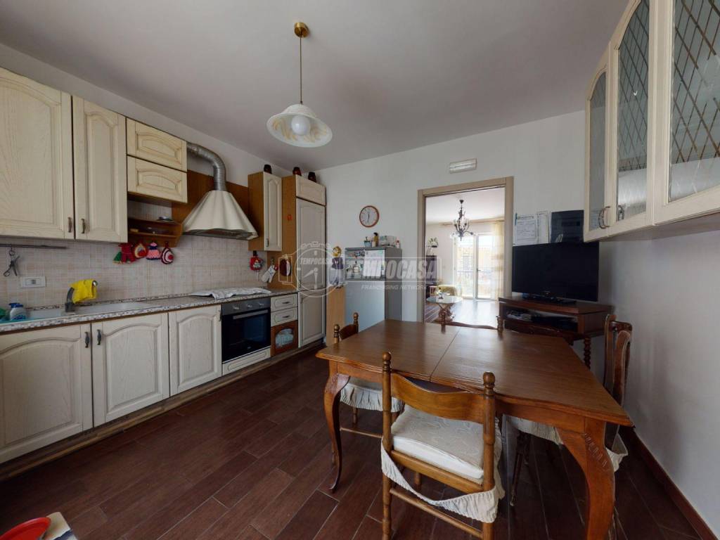 Villa a Turi in Via Cristoforo Colombo - Foto 4