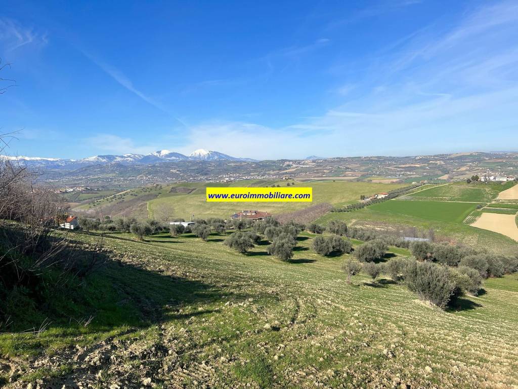 Villa a Atri in Via Torre Ronci - Foto 2