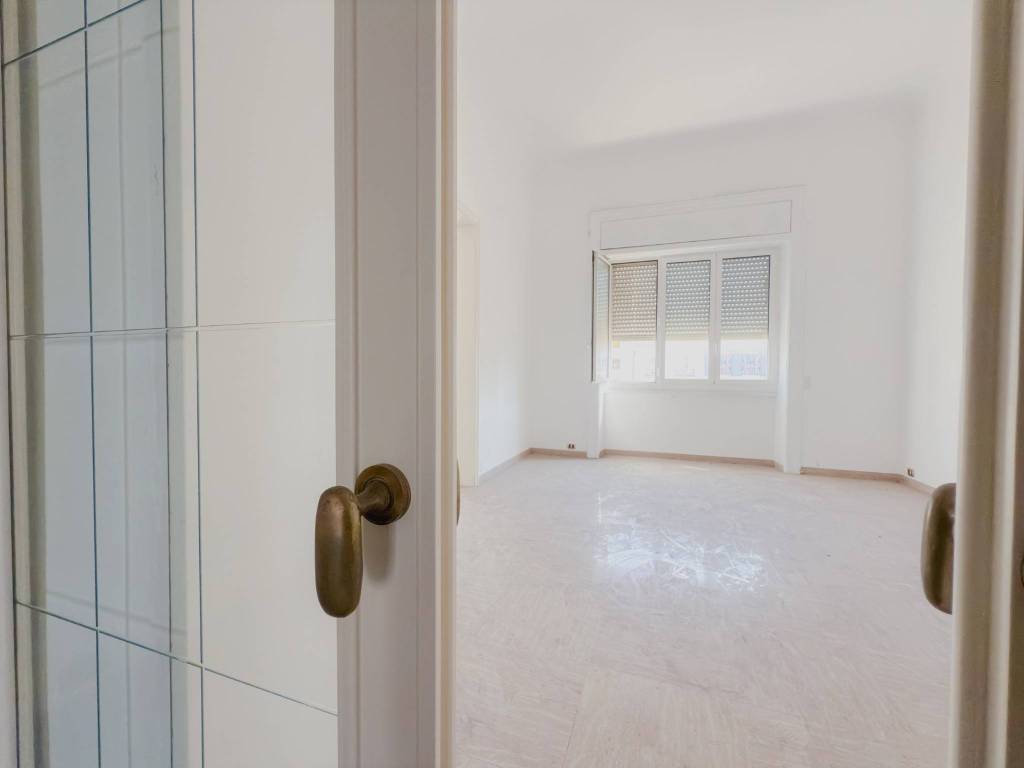 Appartamento a Taranto in Piazza Maria Immacolata, 5 - Foto 2