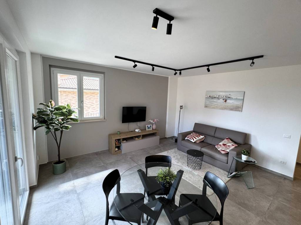 Casa indipendente a Fermo in Piazza Emilio Sereni - Foto 3