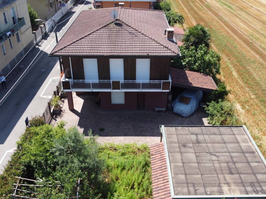 Villa a Saronno in Via San Dalmazio, 51 - Foto 2