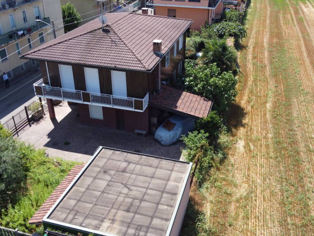 Villa a Saronno in Via San Dalmazio, 51 - Foto 3