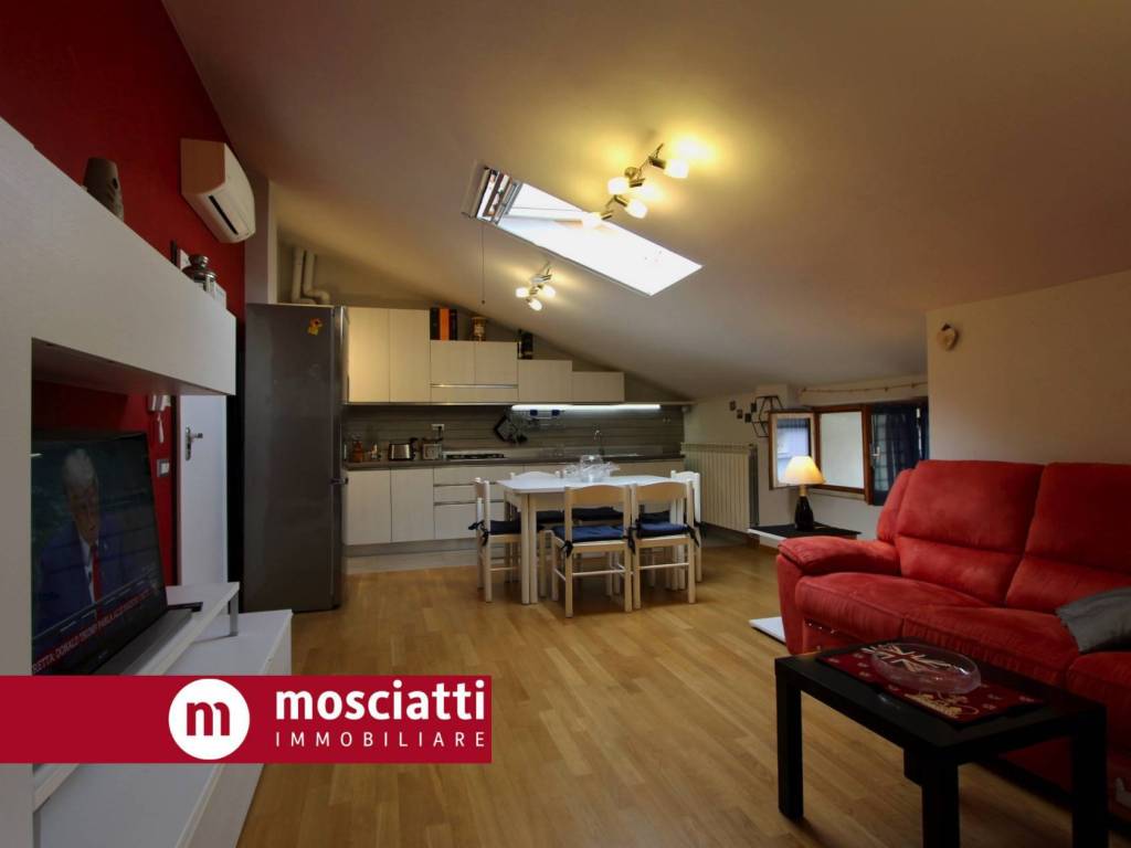 Attico / mansarda a Castelraimondo in Via Enrico Mattei, 35 - Foto 3