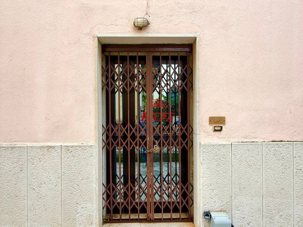 Palazzo / stabile a Verona in Via Pietro Cossali, 6 - Foto 5
