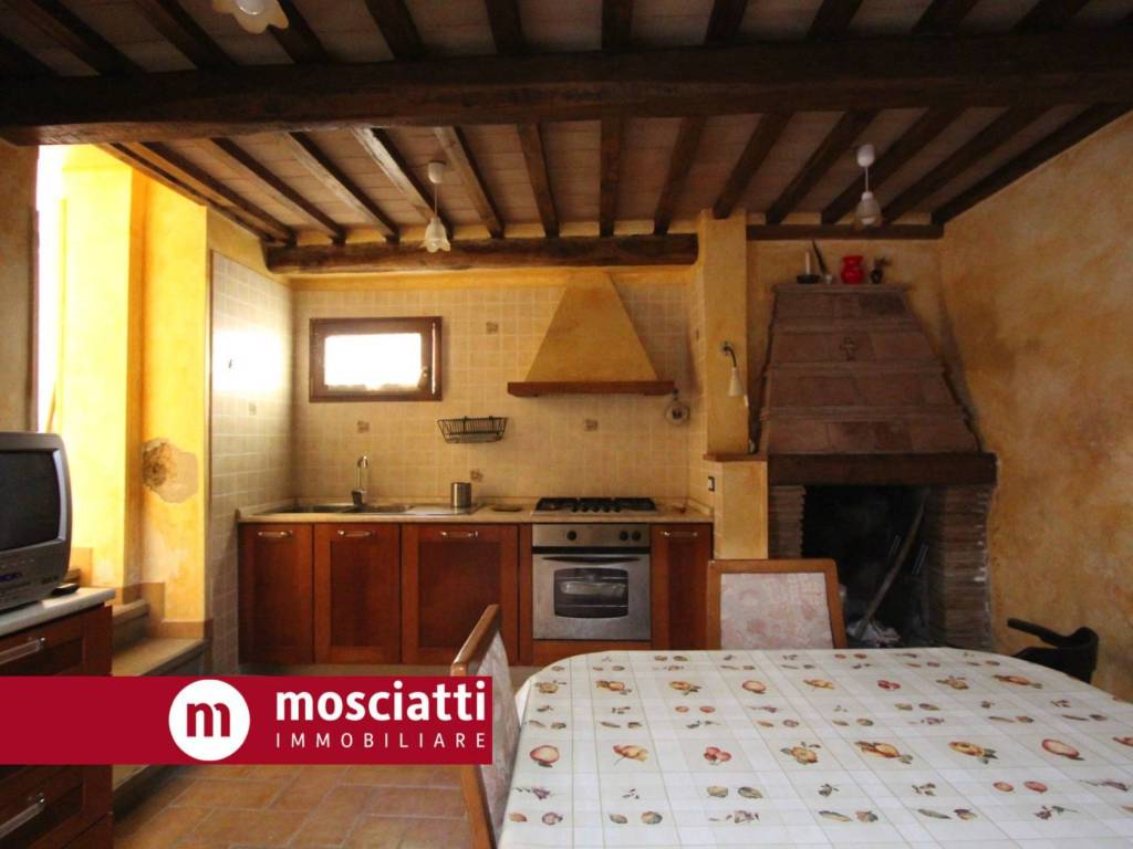 Casa indipendente a Esanatoglia in Via Strada Nuova, 30 - Foto 5