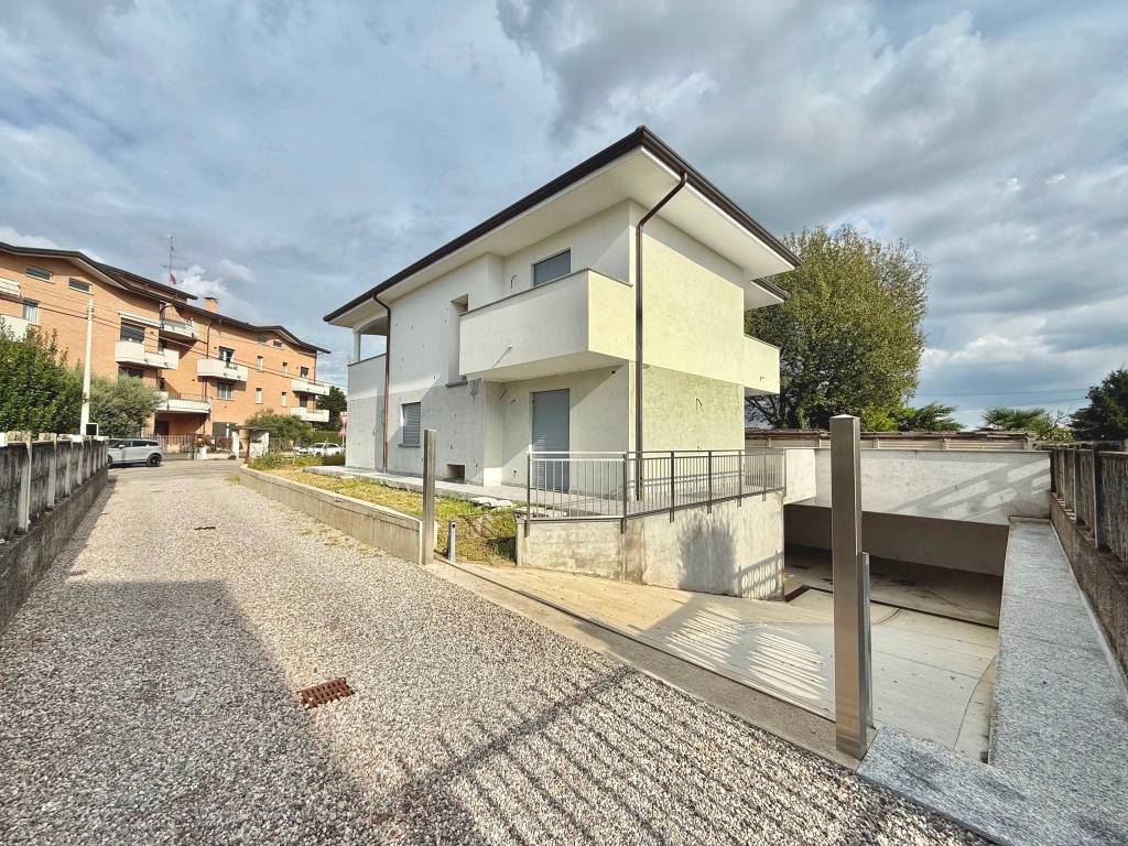 Villa a Uboldo in Via Legnano, 435 - Foto 2