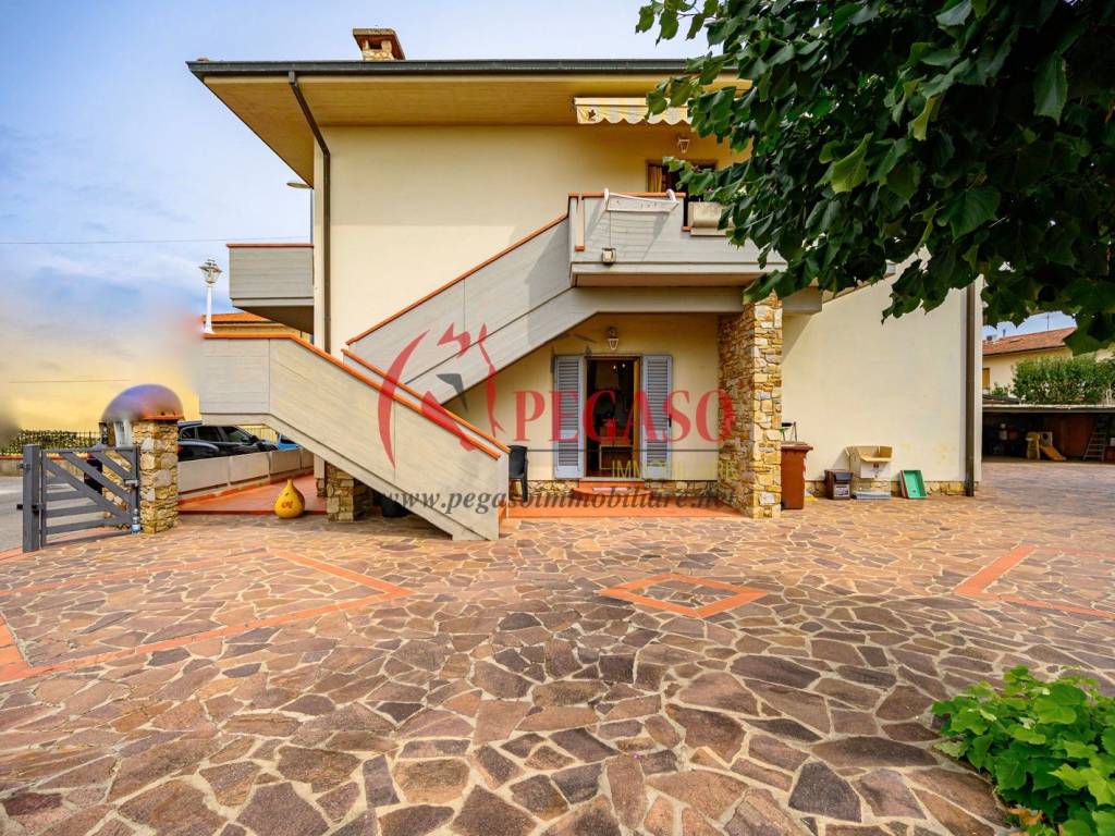 Villa a Monsummano terme in Via Pineta - Foto 2