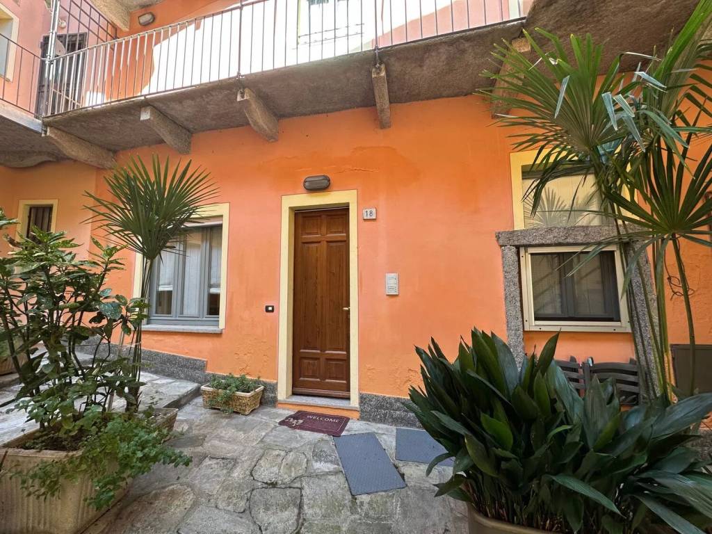 Appartamento a Lesa in Via Gibertini, 18 - Foto 2