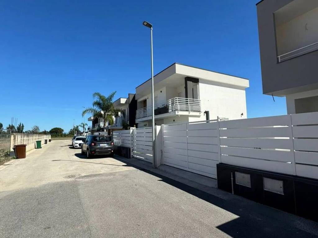 Villa a Villa literno in Viale Dei Mille, 5 - Foto 4
