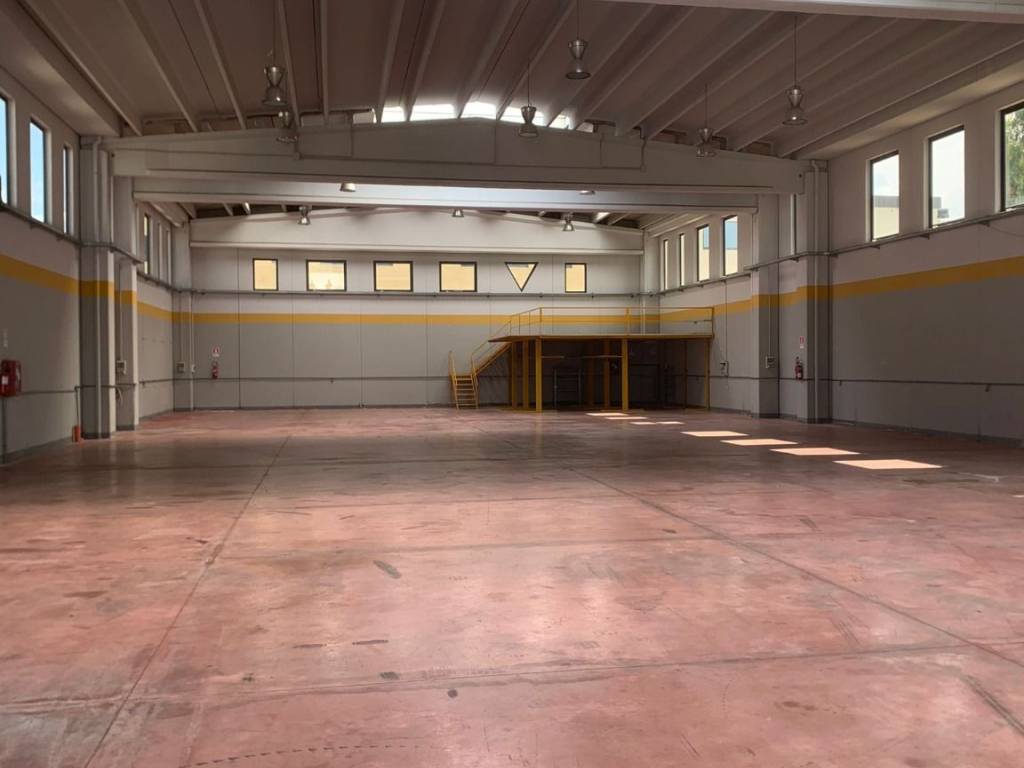 Immobile a Pace del mela in Via Industriale - Foto 4