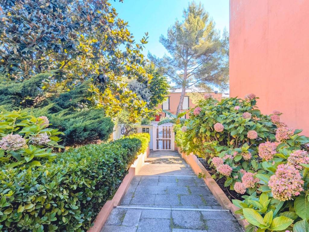 Appartamento a Arenzano in Via della Pineta, 95 - Foto 4