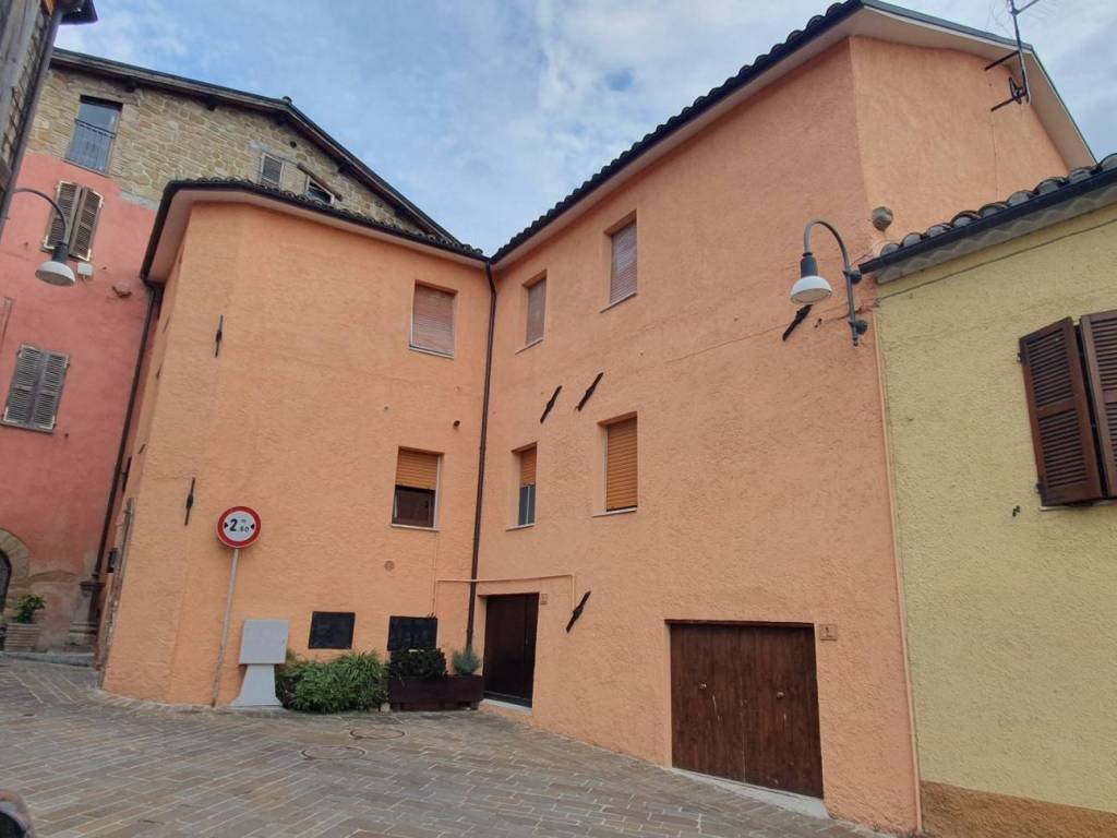 Appartamento a Camporotondo di fiastrone in Via Grande Umberto, 2 - Foto 2