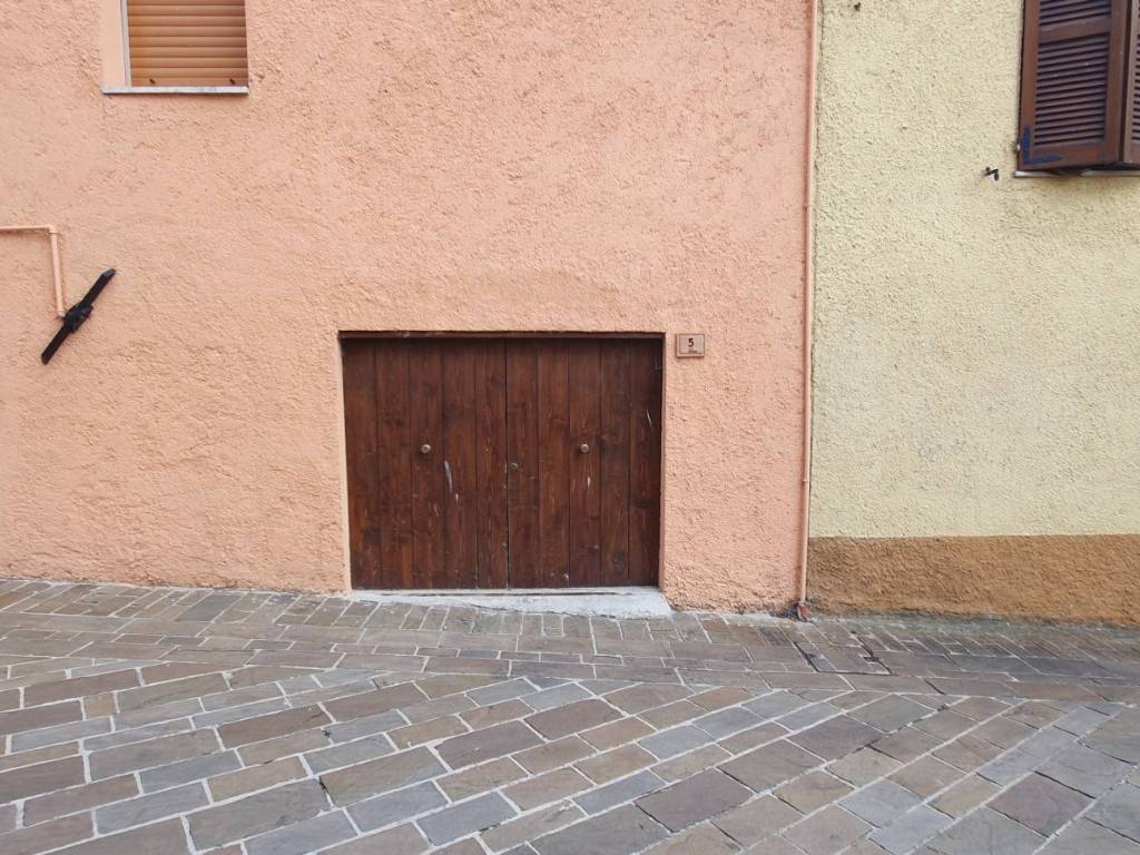 Appartamento a Camporotondo di fiastrone in Via Grande Umberto, 2 - Foto 3