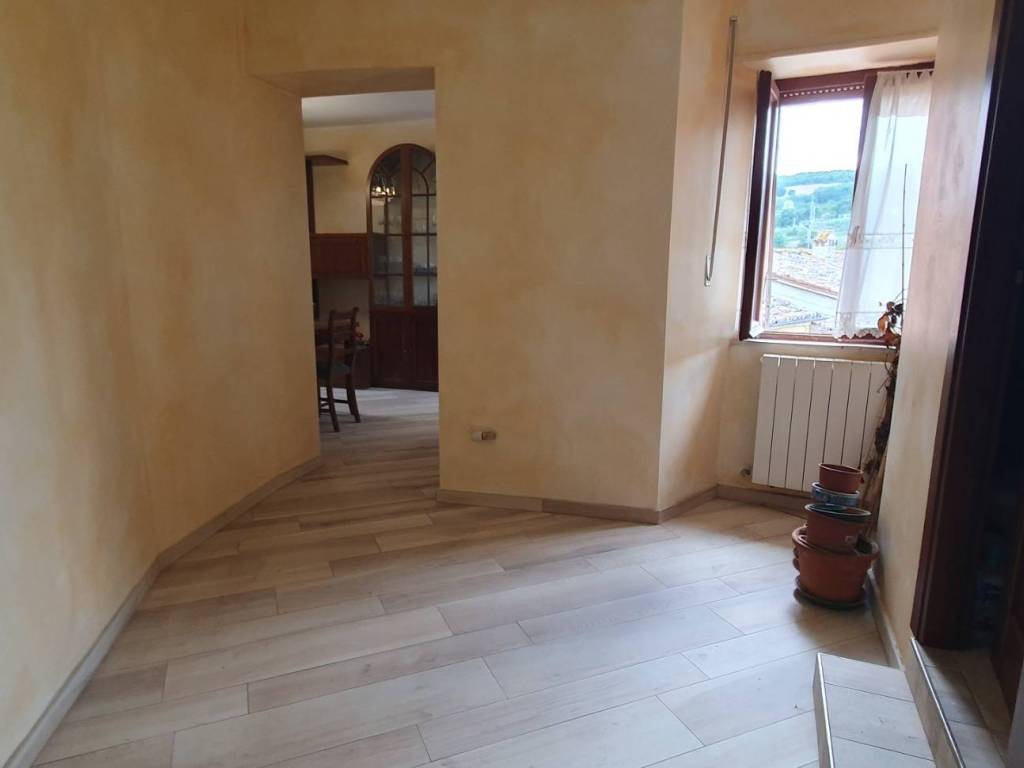 Appartamento a Camporotondo di fiastrone in Via Grande Umberto, 2 - Foto 4