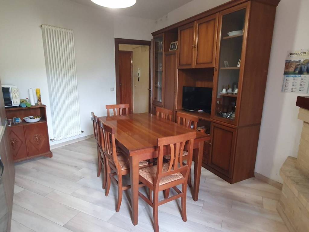 Appartamento a Camporotondo di fiastrone in Via Grande Umberto, 2 - Foto 5