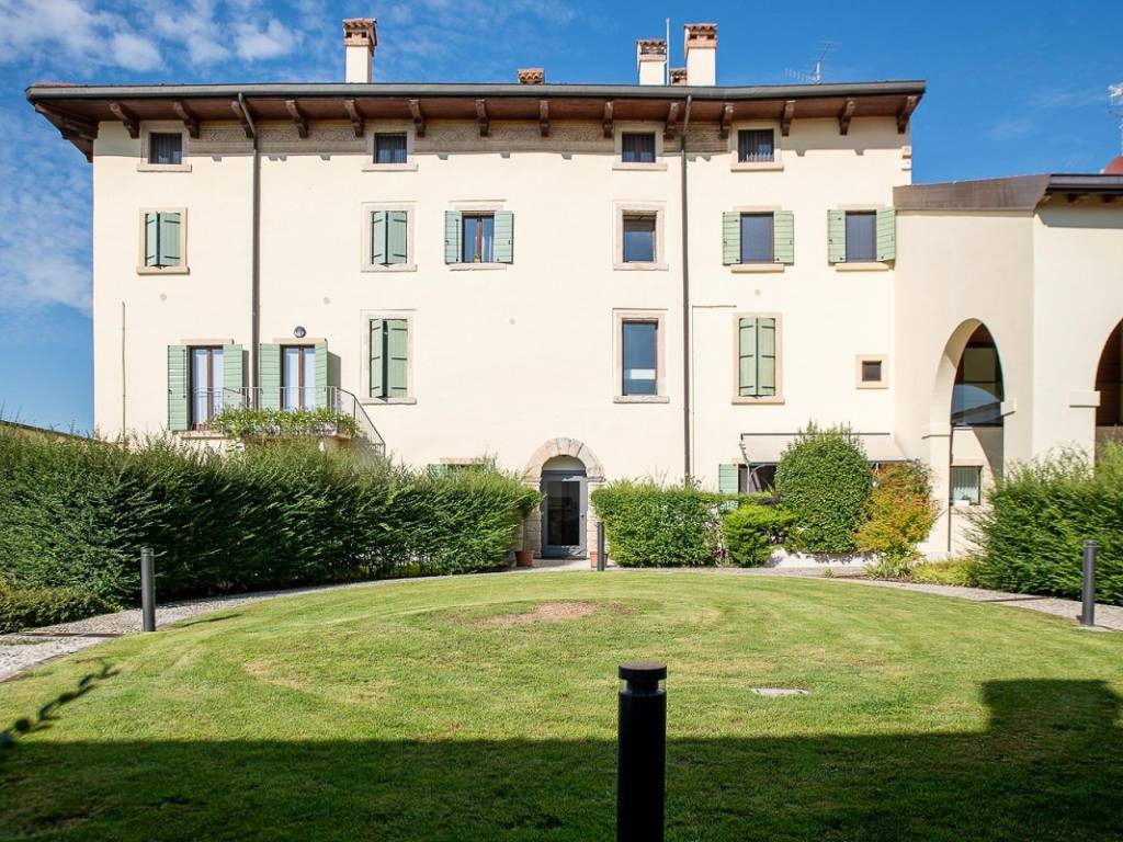 Appartamento a Verona in Lungadige Attiraglio - Foto 2