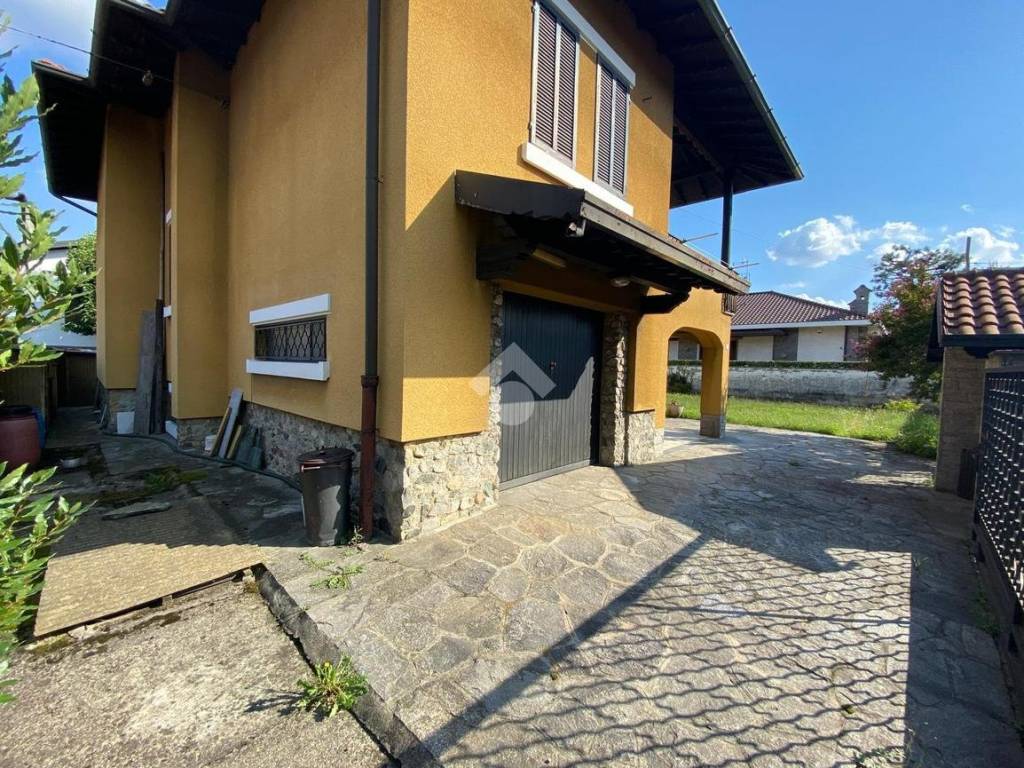 Casa indipendente a Samarate in Via Torino, 26 - Foto 2