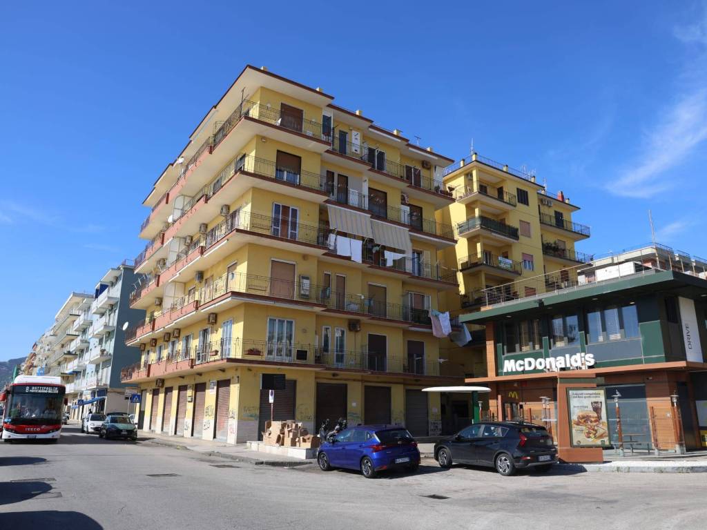 Appartamento a Salerno in Via Gian Battista Niccolini, 9 - Foto 4