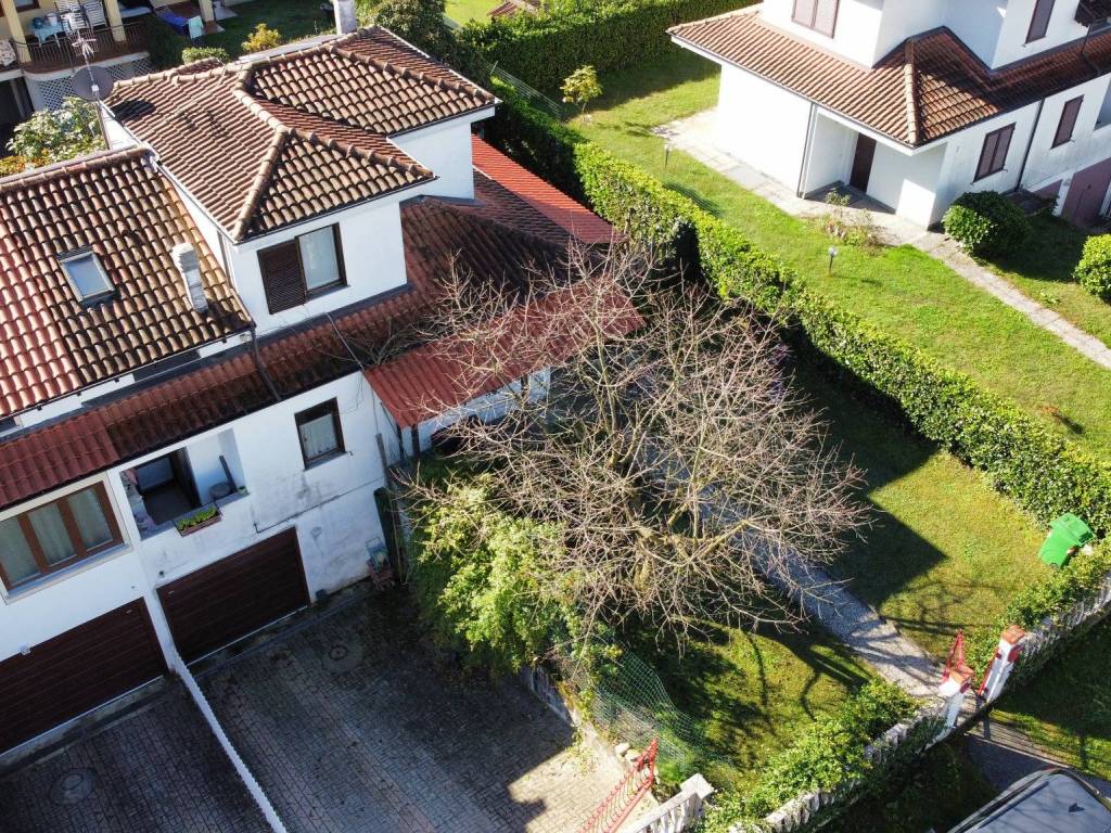 Villa a Oleggio castello in Via Aldo Moro - Foto 4