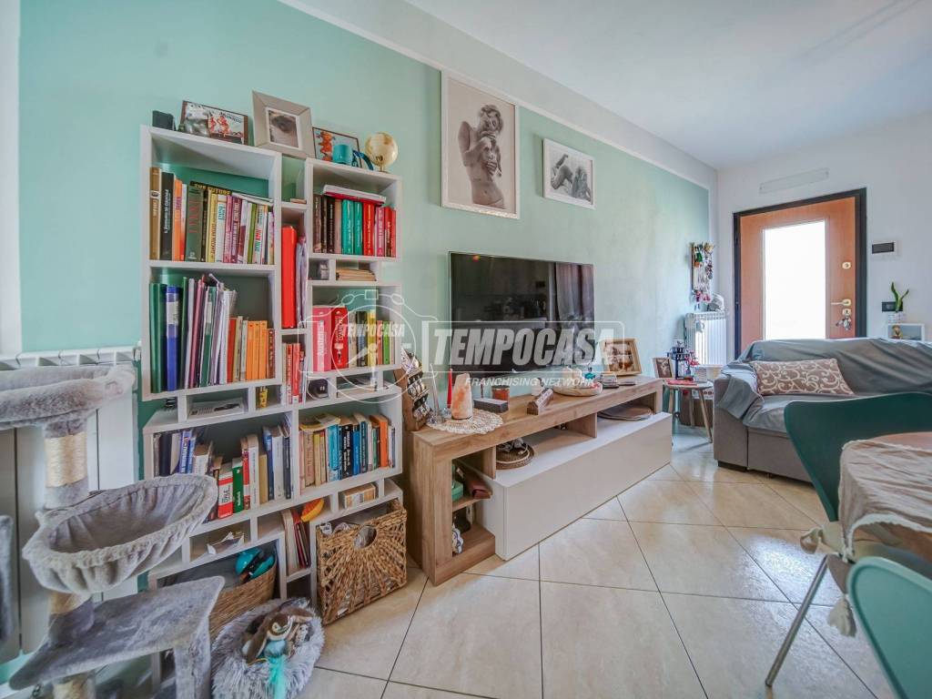 Appartamento a Cardano al campo in Via Giuseppe Garibaldi 20 - Foto 4