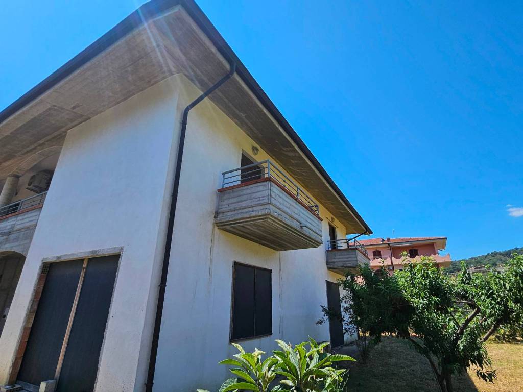 Villa a Montepaone in Via Adige, 18 - Foto 2