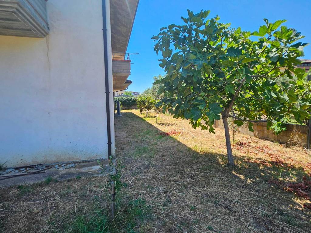 Villa a Montepaone in Via Adige, 18 - Foto 3