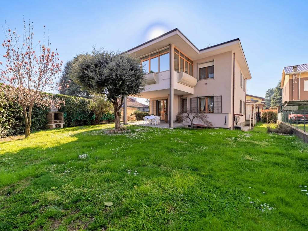 Villa a Saronno in Via Salvatore Quasimodo, 12 - Foto 2
