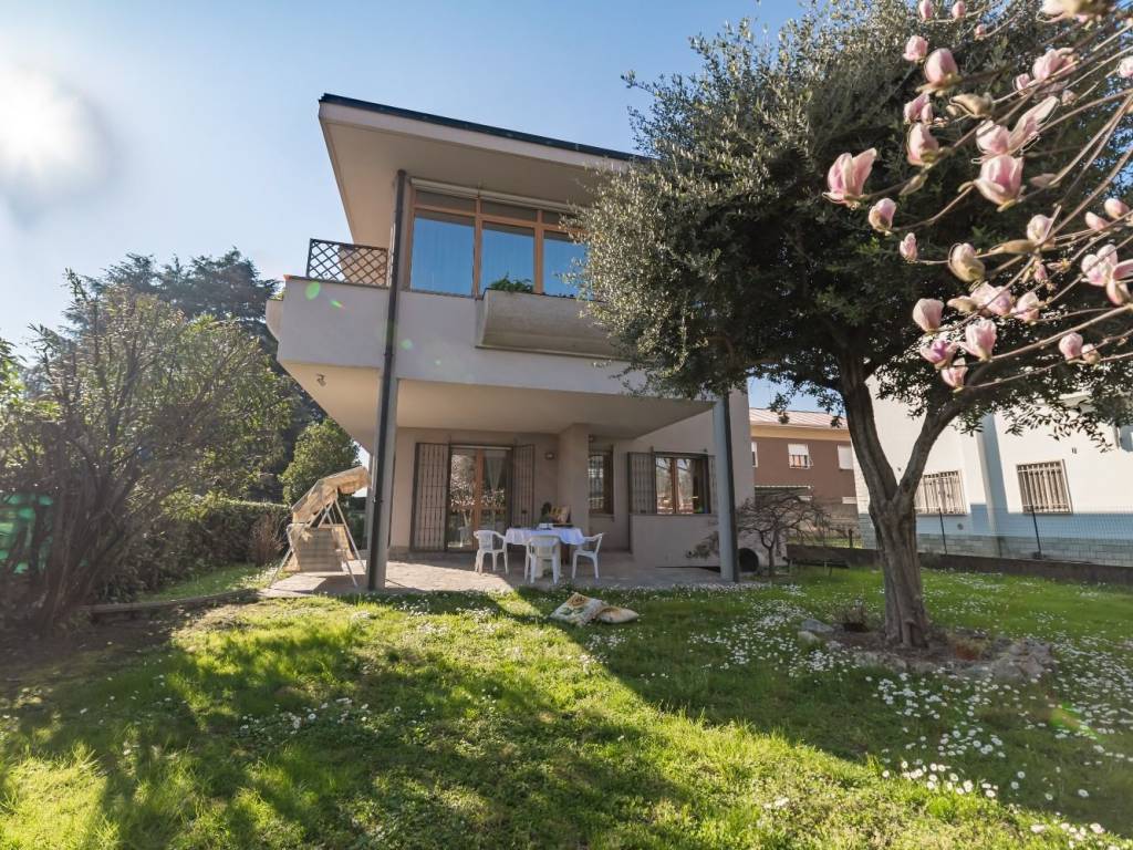 Villa a Saronno in Via Salvatore Quasimodo, 12 - Foto 3