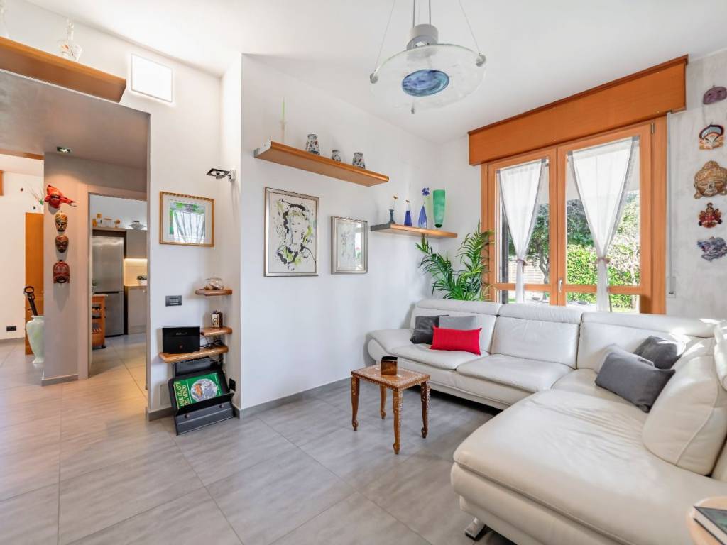 Villa a Saronno in Via Salvatore Quasimodo, 12 - Foto 4