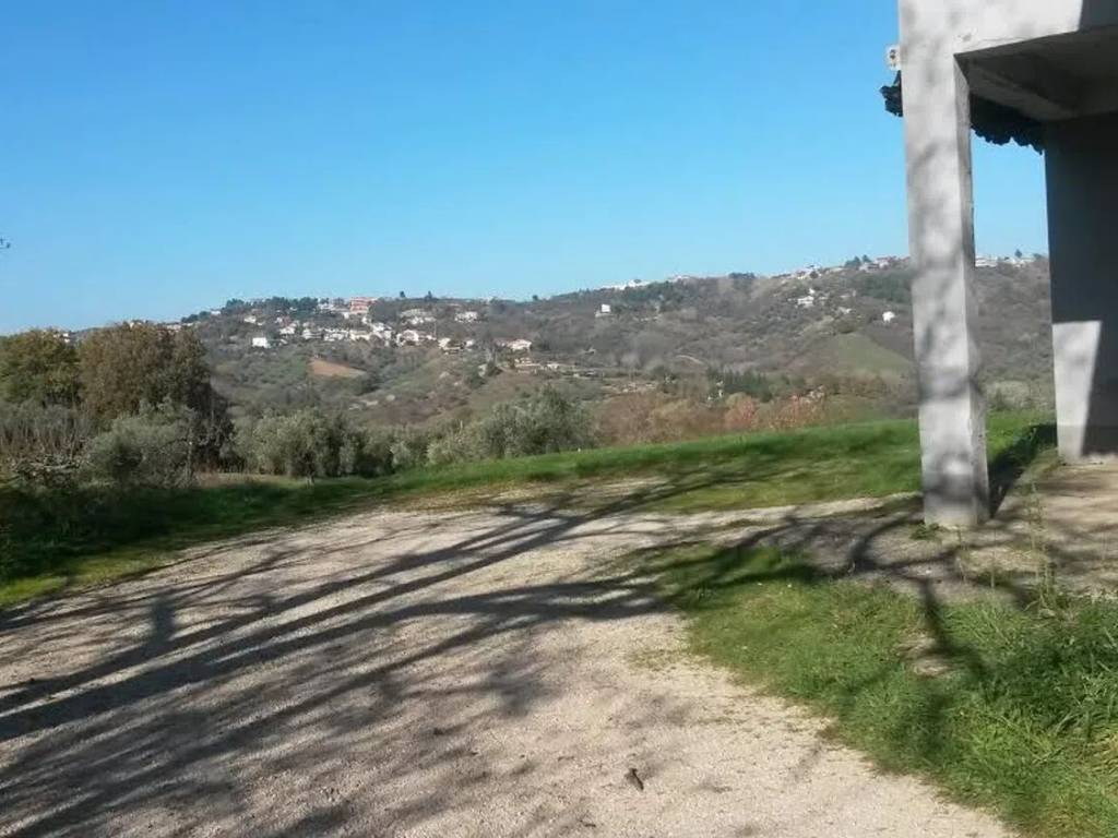 Terreno a Spoltore in Via Valle Carbone No Number - Foto 4