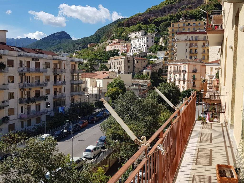 Appartamento a Salerno in Via Matteo Silvatico, 9 - Foto 3