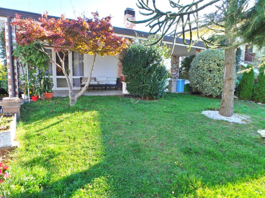 Villa a Tavagnacco in Via Attilio Regolo, 4 - Foto 2