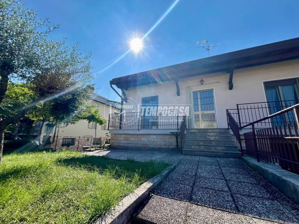 Villa a Monzambano in Via Generale Vittorio Darra - Foto 2