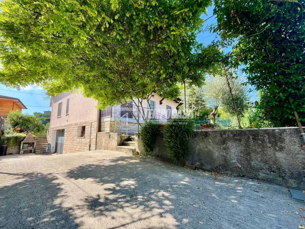 Villa a Monzambano in Via Generale Vittorio Darra - Foto 3