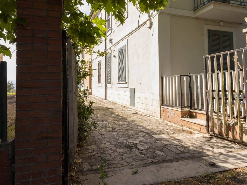 Appartamento a Montopoli di sabina in via Roma, 87 - Foto 2