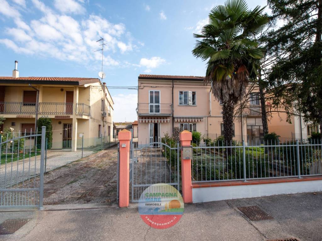 Villa a Codigoro in Via 4 Novembre, 56 - Foto 2