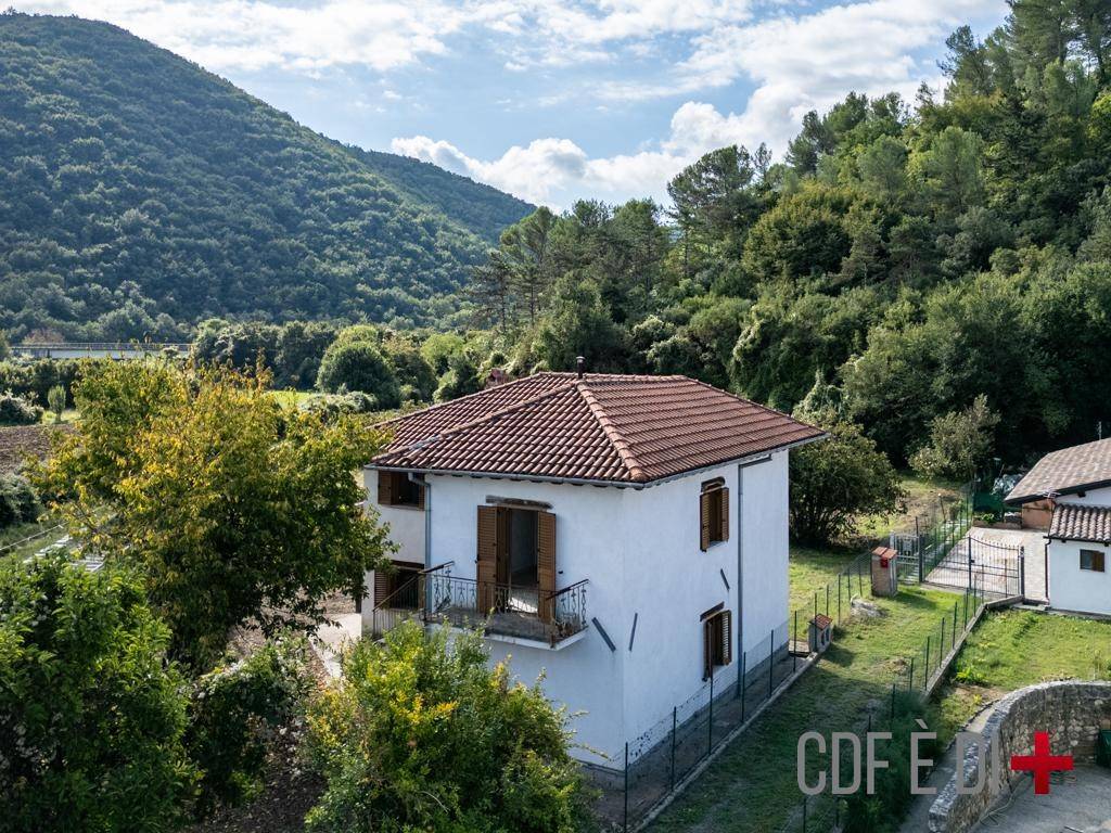 Villa a Rieti in Via Pescorocchiano - Foto 3