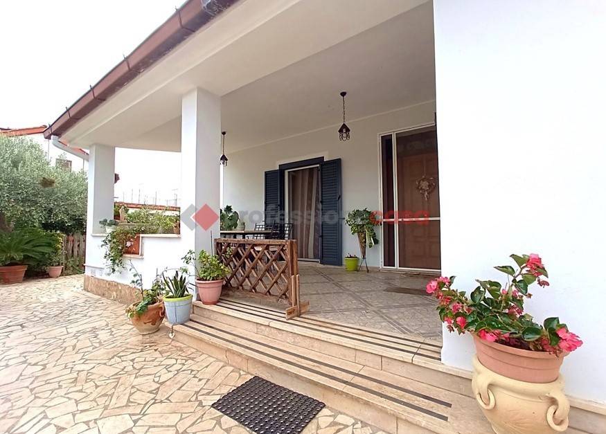 Casa indipendente a Aprilia in Via Lampedusa, 8 - Foto 3