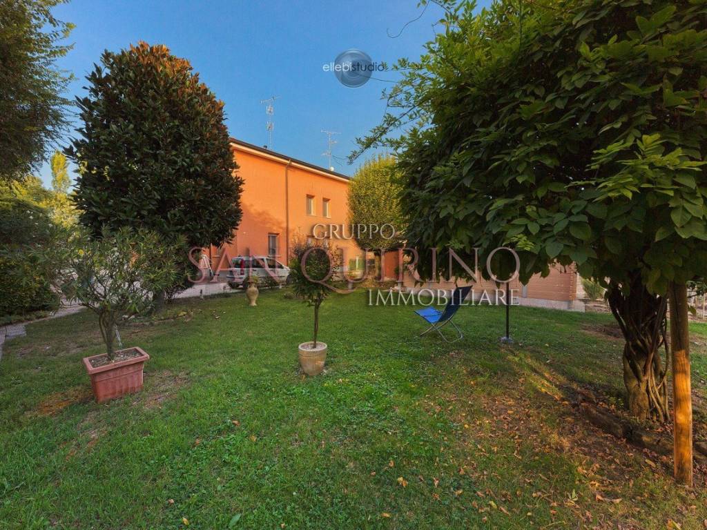 Villa a Novi di modena in Via Barberi, 48 - Foto 2