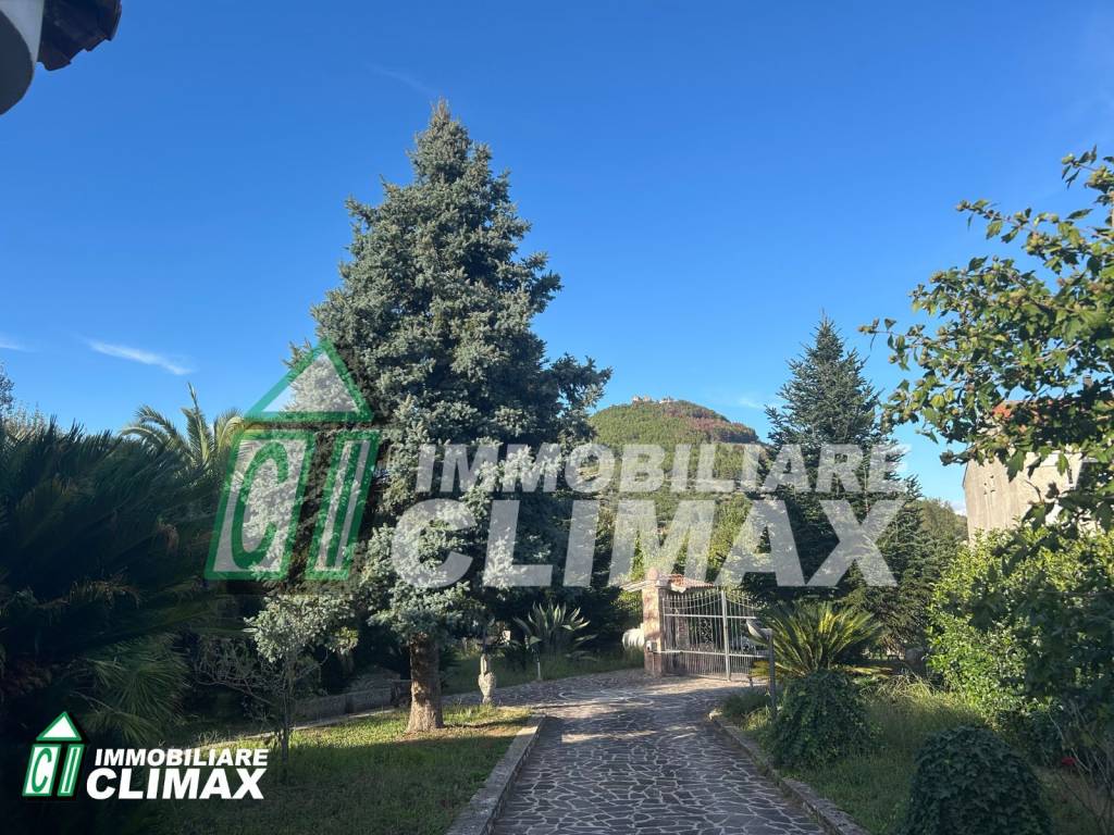 Appartamento a Castel morrone in Via Scese Lunghe, 12 - Foto 2