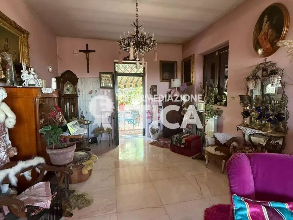 Villa a Aprilia in Via Fortore, 21 - Foto 2